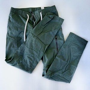 Vuori Men's Ripstop Climber Pant - Army Green Oregano - Small - Very Good Cond